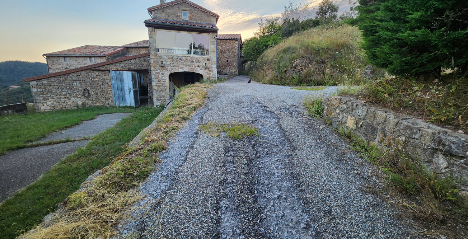Maison dominante à 500m - vue panoramique sur la montagne - — photo 1