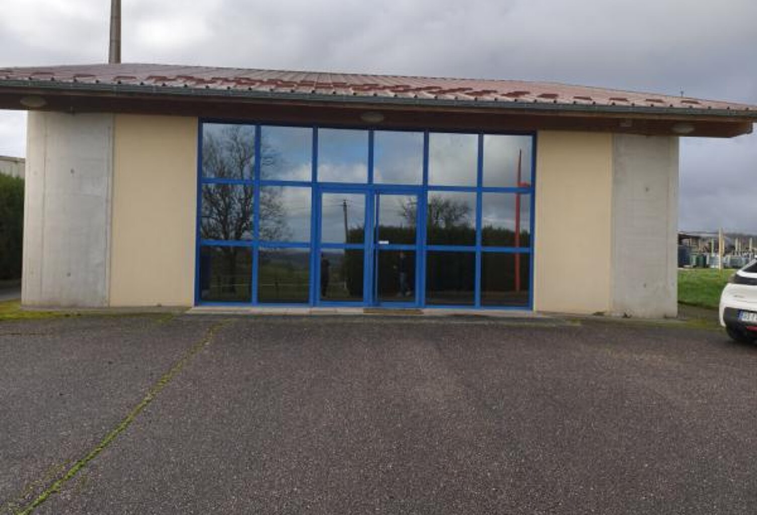 local d'activités commercial et ou bureau de 187 m2 sur un t — photo 1