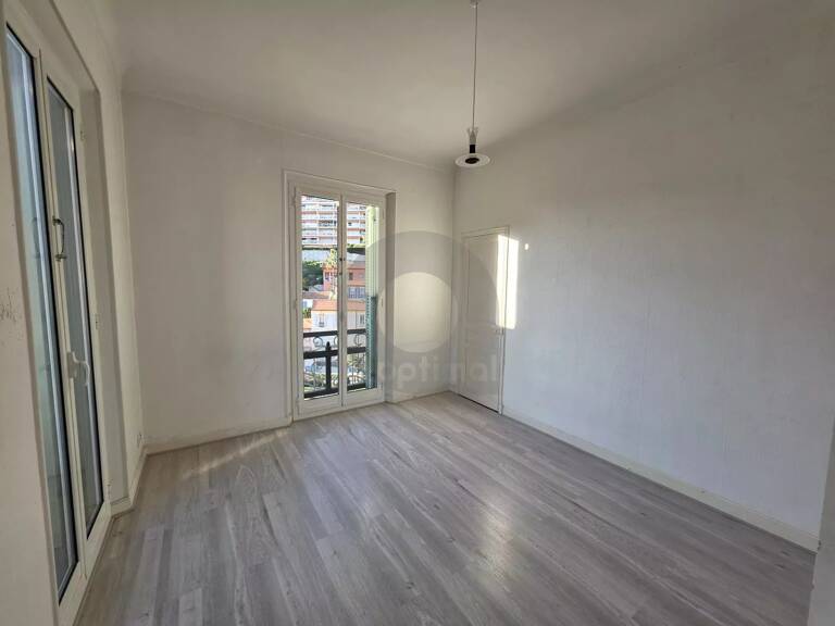 GRAND APPARTEMENT DE CINQ PIECES MENTON PROCHE CENTRE VILLE — photo 1