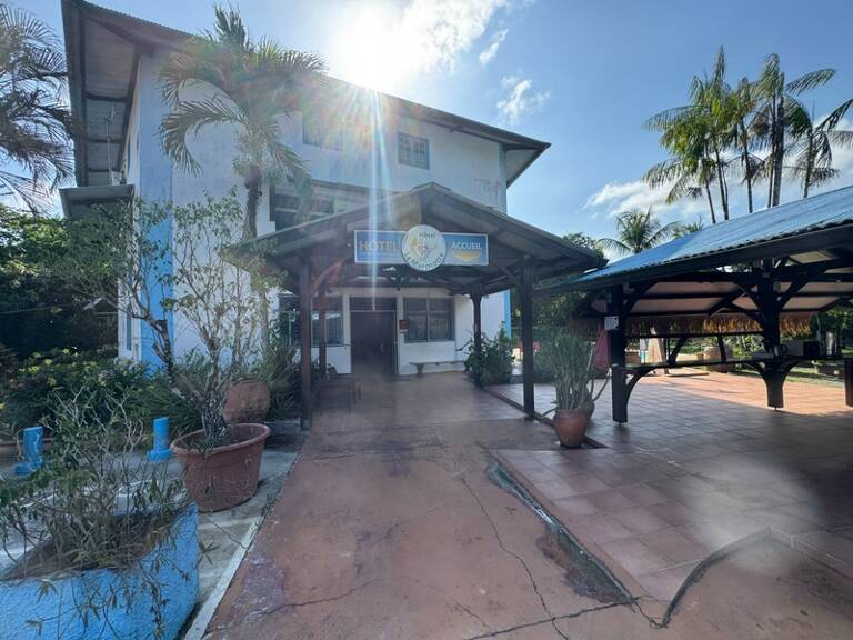 Spécial investisseur avisé, vente de l’hôtel restaurant La Marmotte, fonds et immobiliers idéalement situés à Matoury pres de l’aéroport — photo 1