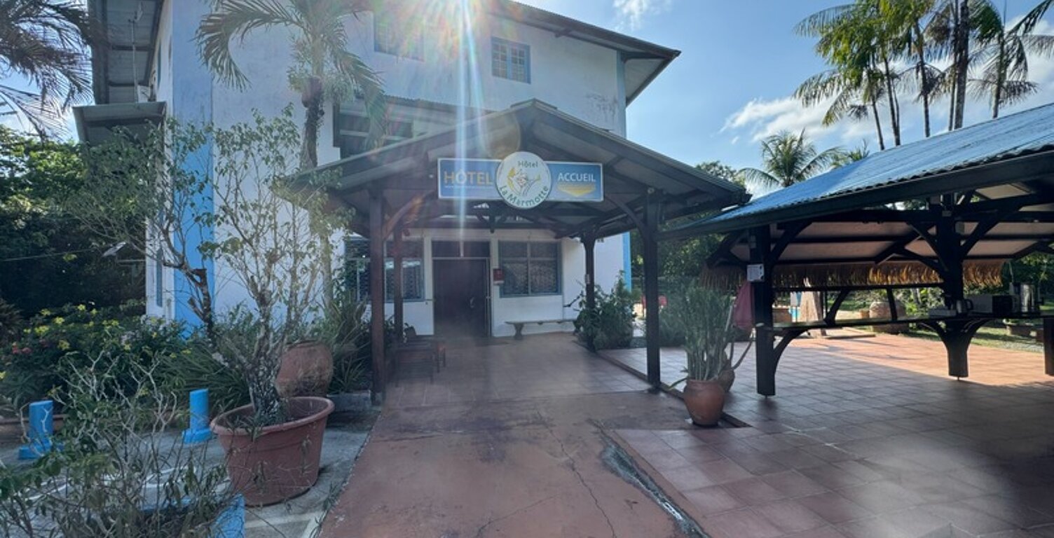 Spécial investisseur avisé, vente de l’hôtel restaurant La Marmotte, fonds et immobiliers idéalement situés à Matoury pres de l’aéroport — photo 1