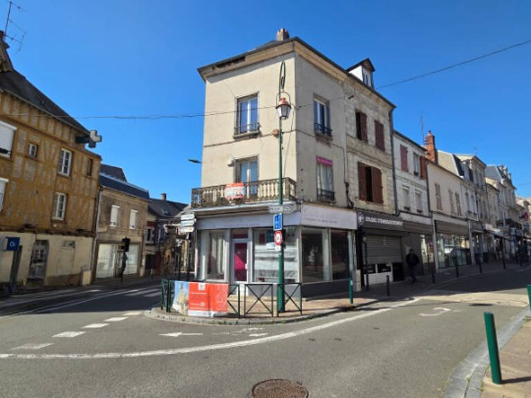 CLERMONT (60) - Immeuble pour local commercial - 75m² — photo 1