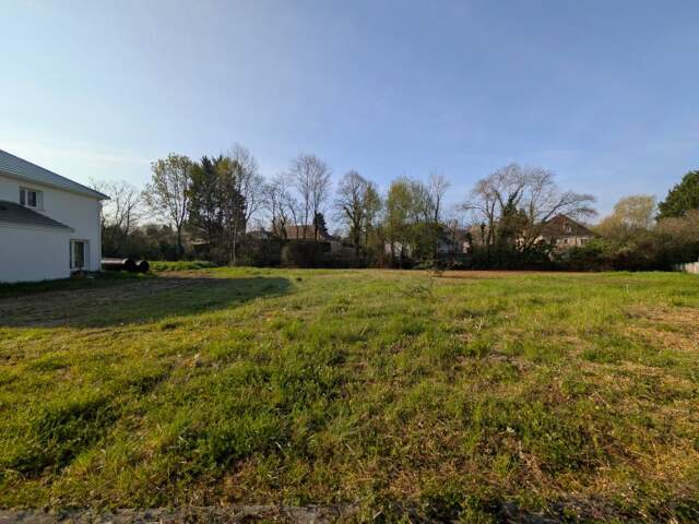Idron — Terrain constructible de 879 m² dans un secteur recherché — photo du bien