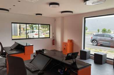 Local industriel  7455 €