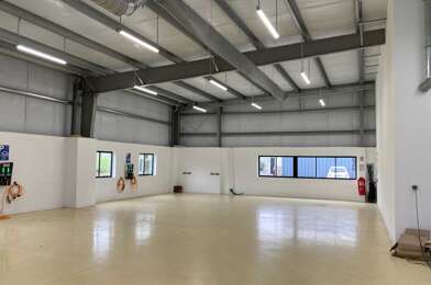 Local industriel  7455 €