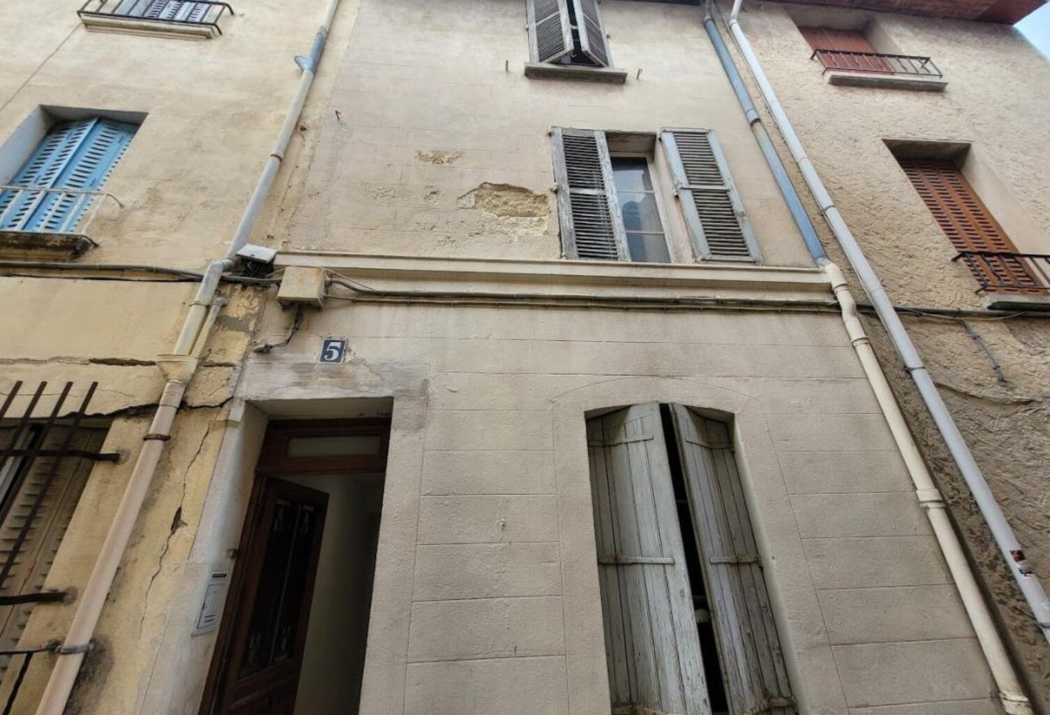 Maison À Vendre Avignon Intra-Muros, 75 m², 3 chambres, courette et terrasse — photo 1