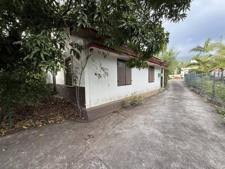 Terrain de 400m2 en vente 393750 EUR à L'Étang-Salé avec KRI — photo 1