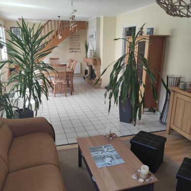 Appartement 6 pièces 296660 €