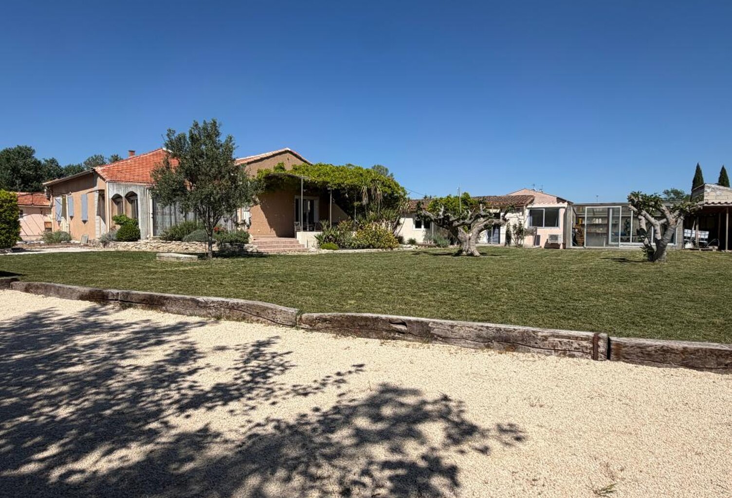 Villa familiale de 170 m² avec dépendance et terrain de 1 852 m² – Morières-lès-Avignon — photo 1