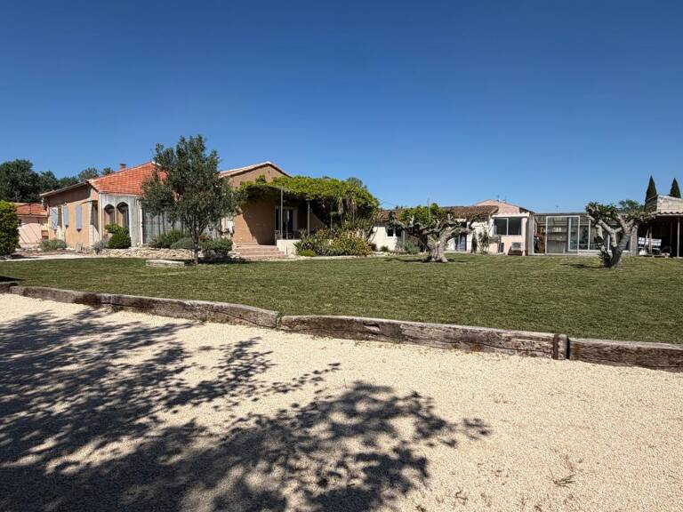 Villa familiale de 170 m² avec dépendance et terrain de 1 852 m² – Morières-lès-Avignon — photo 1