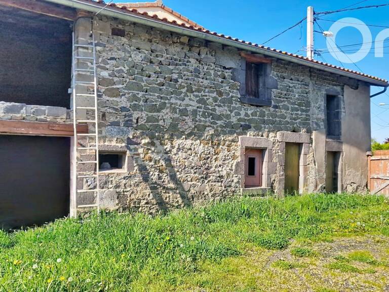 A VENDRE LUSSAT TERRAIN CONSTRUCTIBLE avec dépendance — photo 1