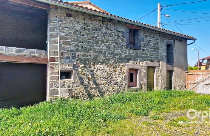 A VENDRE LUSSAT TERRAIN CONSTRUCTIBLE avec dépendance — photo 2