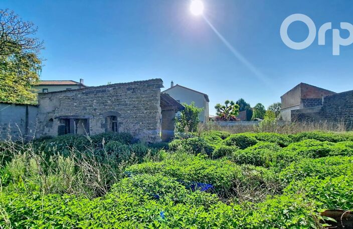 A VENDRE LUSSAT TERRAIN CONSTRUCTIBLE avec dépendance — photo 4