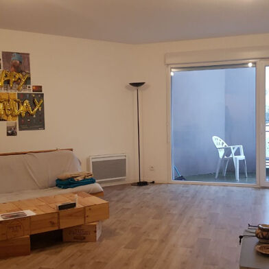 Appartement 3 pièces 810 €