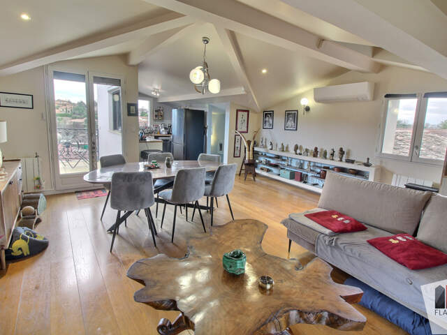 Appartement T3 en duplex de 90m2 — photo du bien