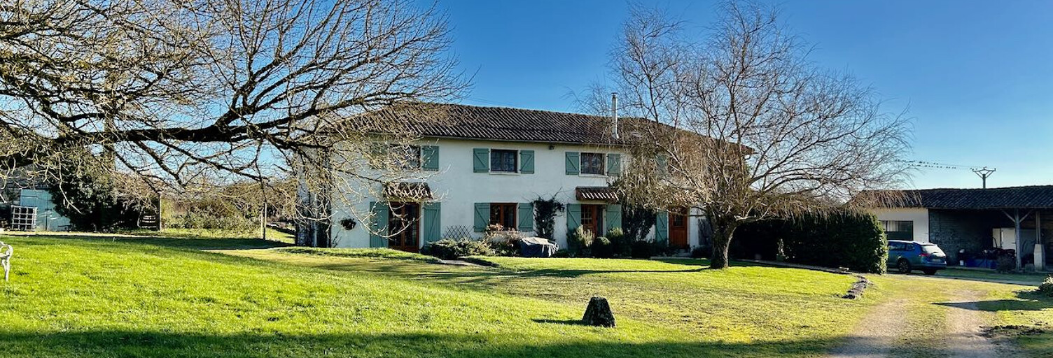 Maison 18 Pièces 540 m² à vendre à Genouillé (86250)