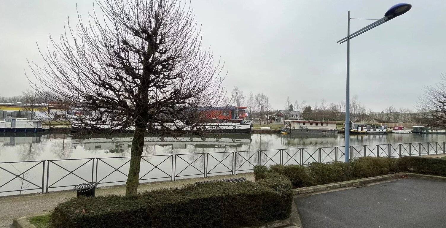 Montargis face au canal de Briare — photo 1
