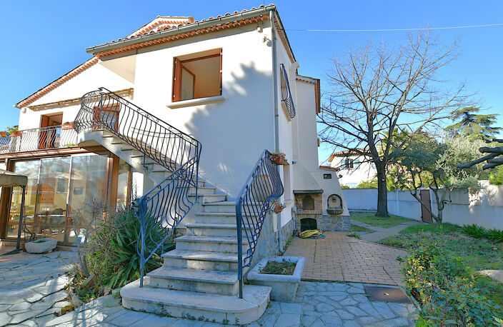 MAISON 8 PIÈCES - GROS POTENTIEL — photo 3