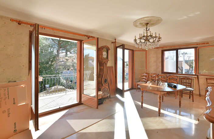 MAISON 8 PIÈCES - GROS POTENTIEL — photo 4