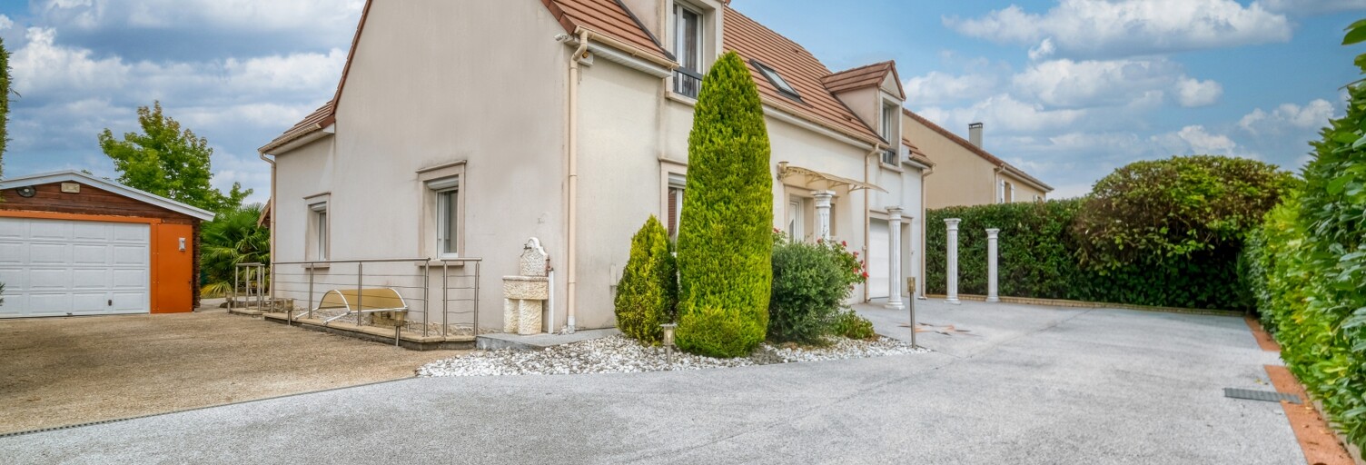 Maison 8 Pièces 218 m² à vendre à Favières (77220)