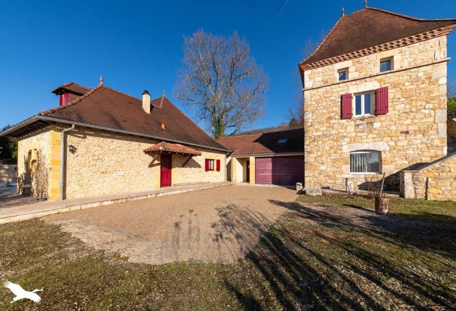 Maison en pierre de 11 pièces principales — photo 1