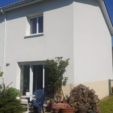 Maison 4 pièces 1360 €