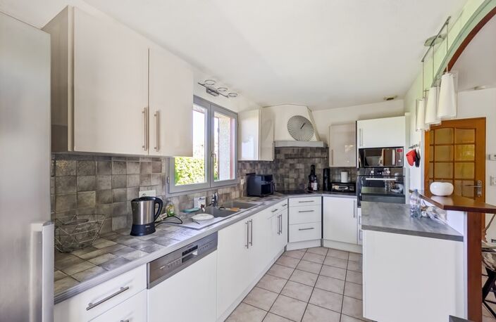 Dpt Haute Savoie (74), à vendre PUBLIER maison familiale au calme de 160 m2 entièrement clôturée — photo 5
