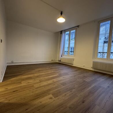 Appartement 1 pièces 830 €