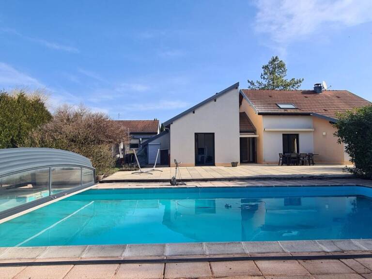 Proche Suisse Villa d'architecte avec piscine sur grand terrain arboré — photo 1
