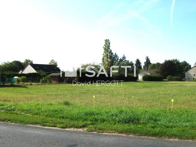 Terrain constructible de 900m² (non viabilisé) situé au premier rang en bordure de route — photo du bien