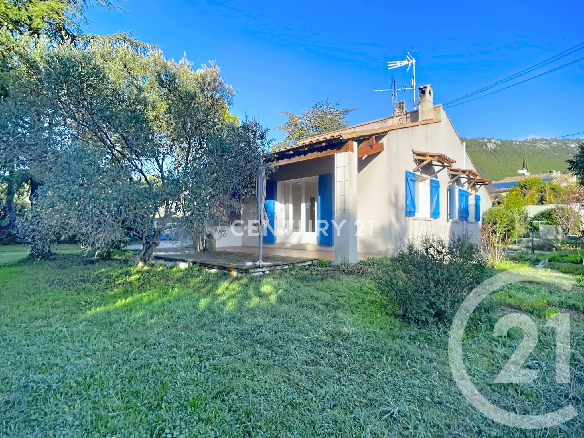 Villa / Maison  T4 à vendre Cuges-les-Pins 13780