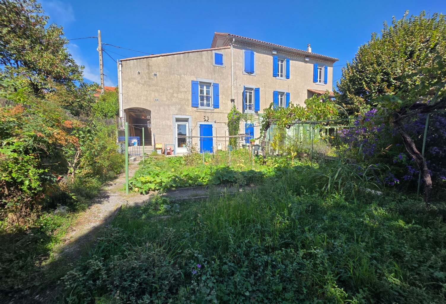 ALES (30)A vendre secteur Chantilly belle maison 5 chambres entierement rénovée d'environ 140m² habitable sur un terrain clos de 500m² — photo 1