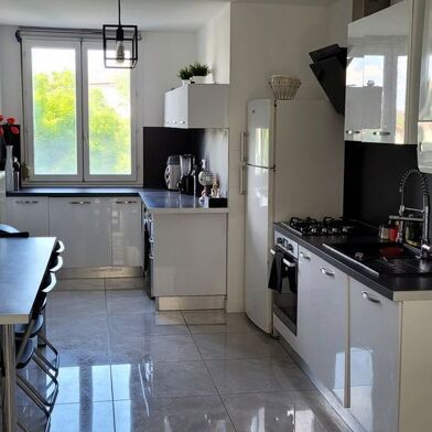 Appartement 5 pièces 490 €