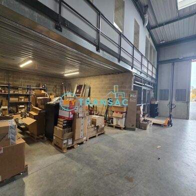 Local industriel  680000 €