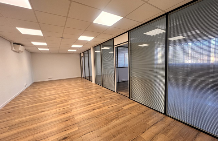 Bureaux à louer   168,69 m2   Grasse — photo 2