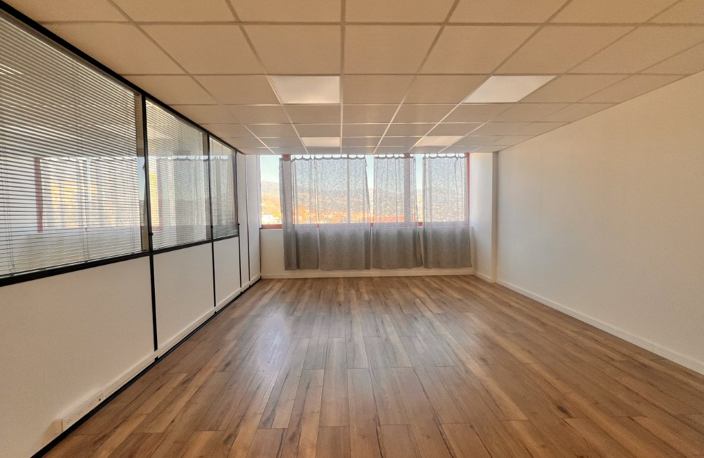 Bureaux à louer   168,69 m2   Grasse — photo 3