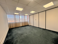 Bureaux à louer   168,69 m2   Grasse — photo 4