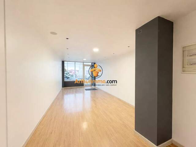Espace Commercial à Vendre à Tarbes, 3 Pièces — photo du bien