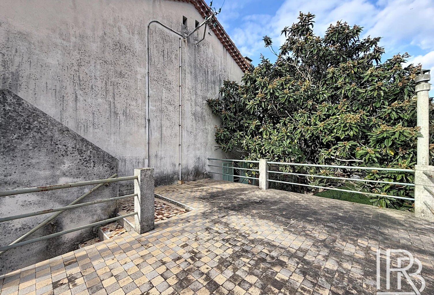 À Rénover - Haut de maison - Garage - Terrasse et Jardinet — photo 1