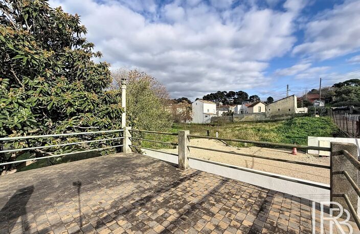 À Rénover - Haut de maison - Garage - Terrasse et Jardinet — photo 2