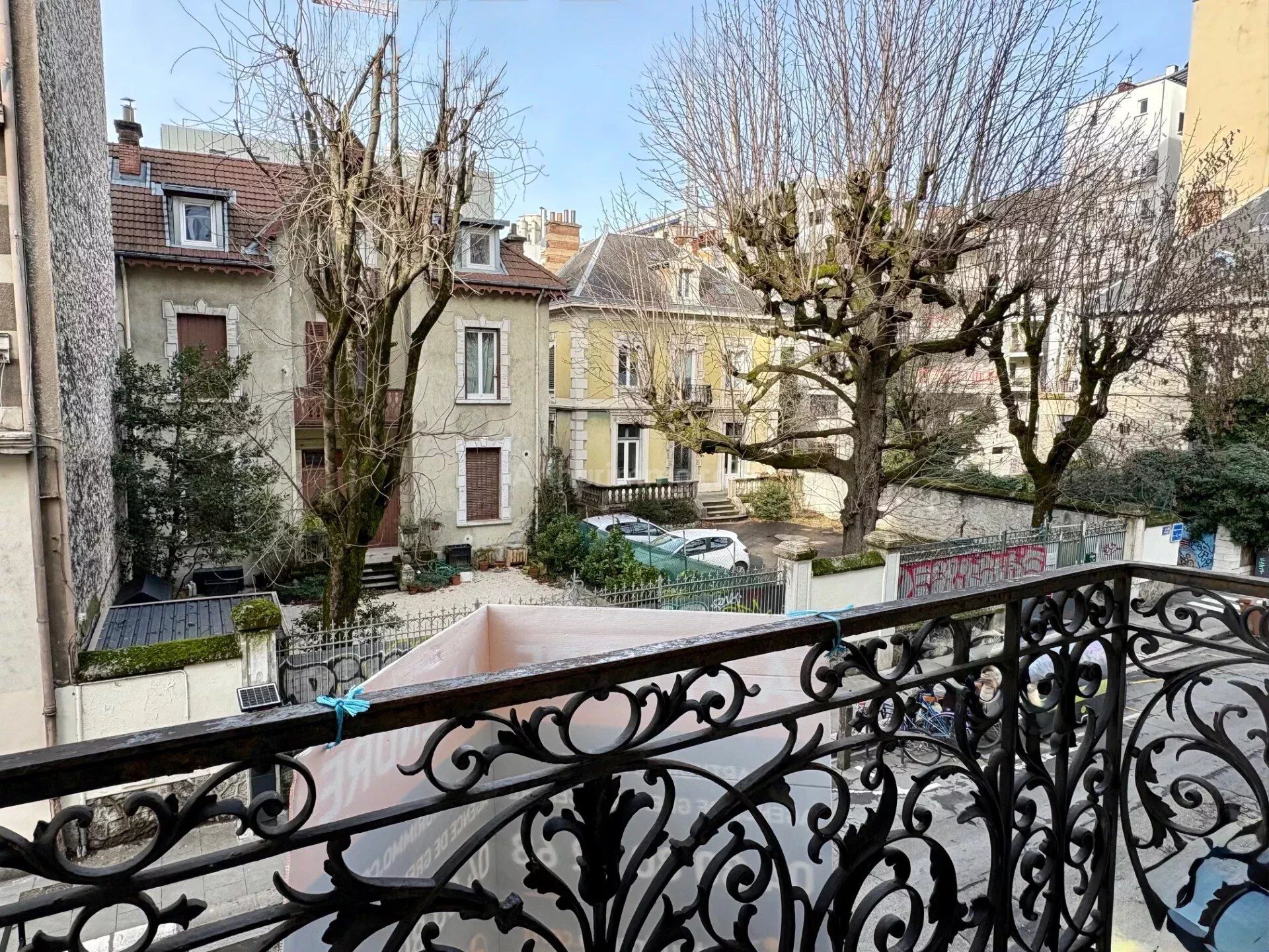 Appartement 3 pièces 79 m² · à Grenoble · 79 m² · 180 000 €