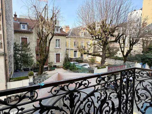Grenoble Hyper centre – Rue Thiers – Appartement dans immeuble de caractère 2 pièces 79,21 m² (loi Carrez) — photo du bien