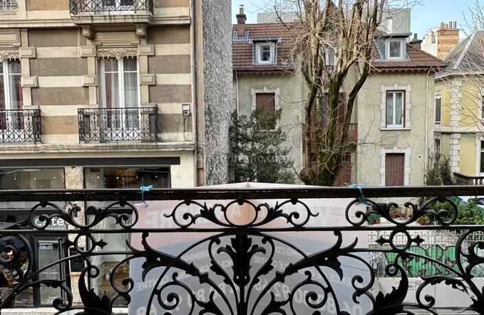 Grenoble Hyper centre – Rue Thiers – Appartement dans immeuble de caractère 2 pièces 79,21 m² (loi Carrez) — photo 2