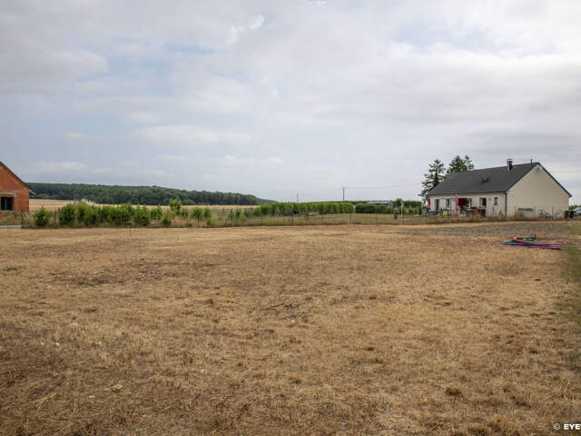 dpt cher (18), à vendre BRECY, terrain construtible de 1309m — photo du bien