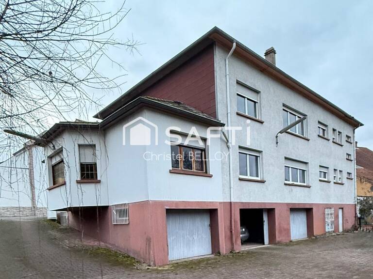 Immeuble composé de 2 appartements et une celleule commerciale. — photo 1