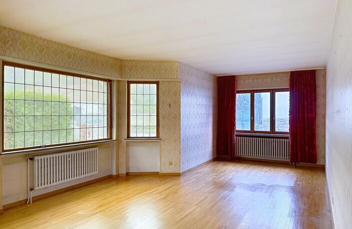 Immeuble composé de 2 appartements et une celleule commerciale. — photo 3