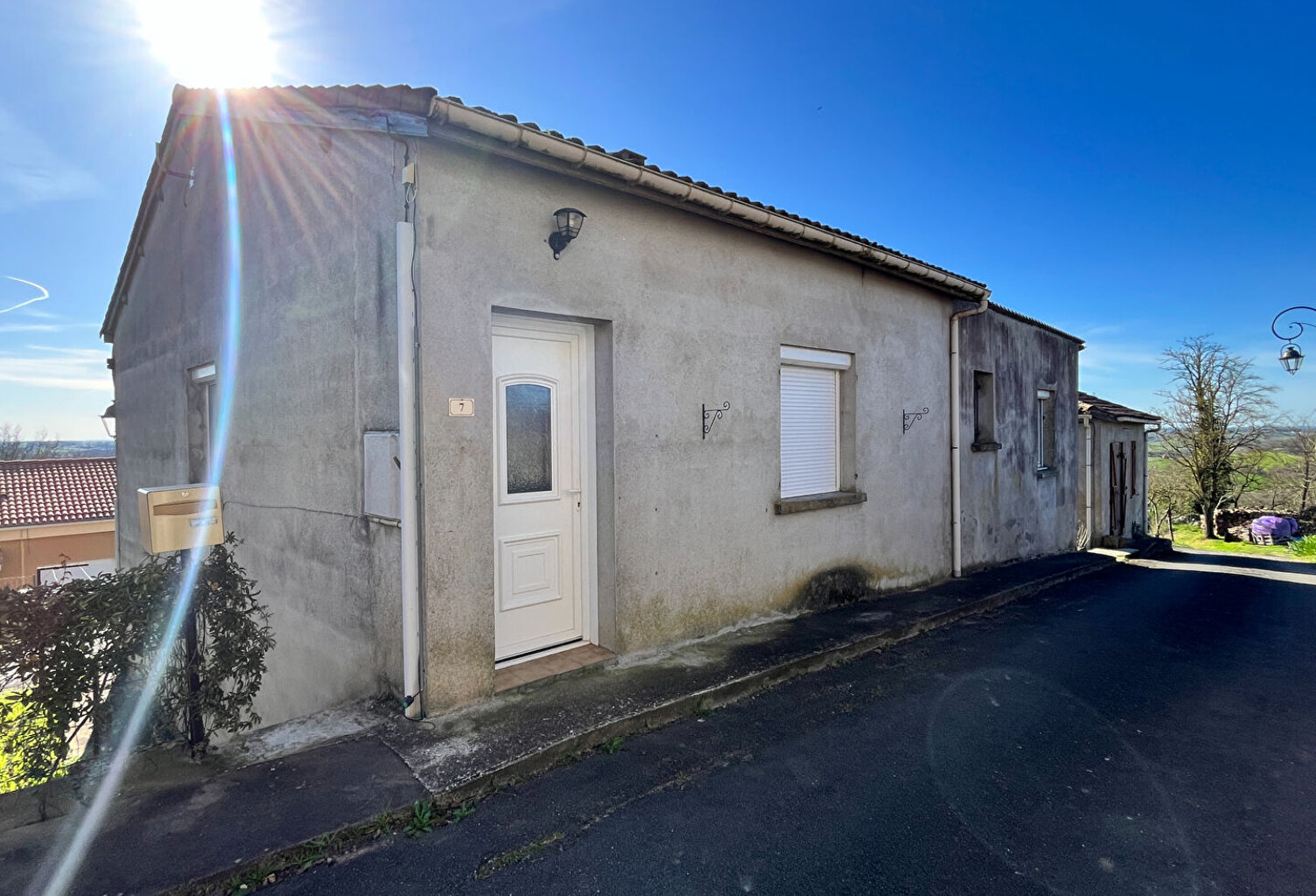 Maisons de village avec dépendances et terrain constructible — photo 1