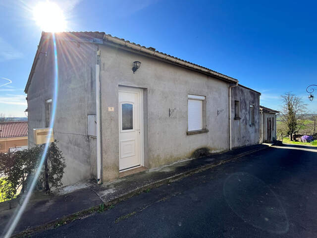 Maisons de village avec dépendances et terrain constructible — photo du bien