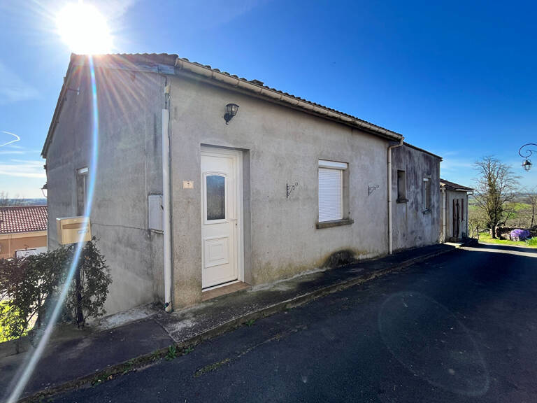 Maisons de village avec dépendances et terrain constructible — photo 1