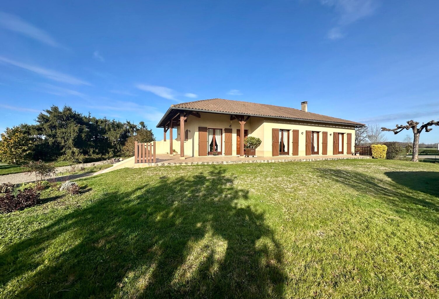 Maison de 123m² avec sous-sol sur un terrain arboré de 3100m² — photo 1